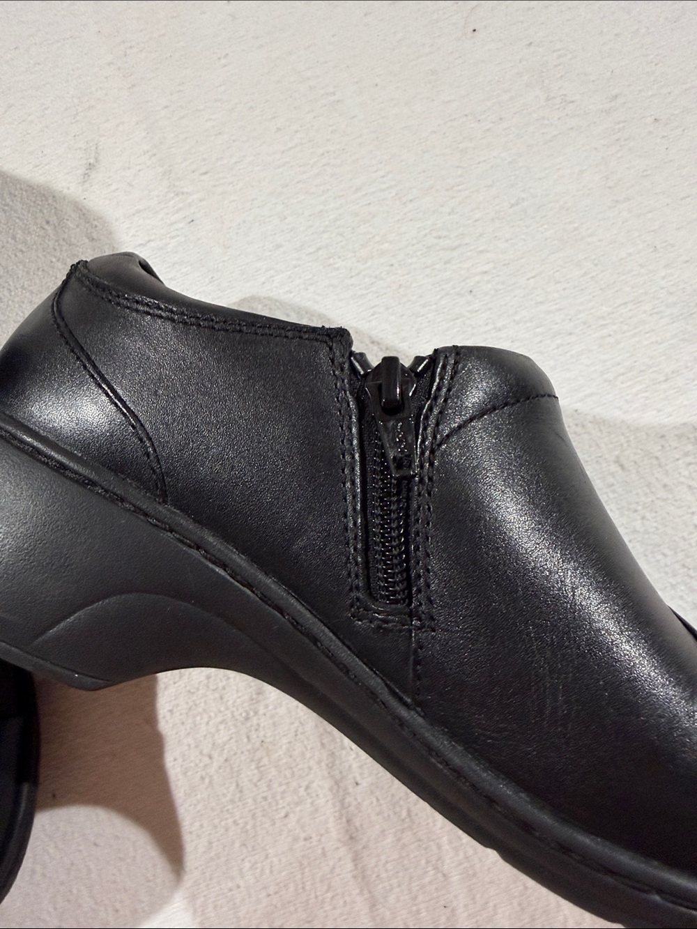 Clarks Women's Black Leather Zip-Back Dress Shoes - Picture 3 of 6
